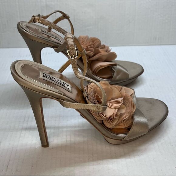 BADGLEY MISCHKA Randee Nude CHAMPAGNE RAW SATIN RUFFLE SANDALS, 10 - Picture 13 of 15